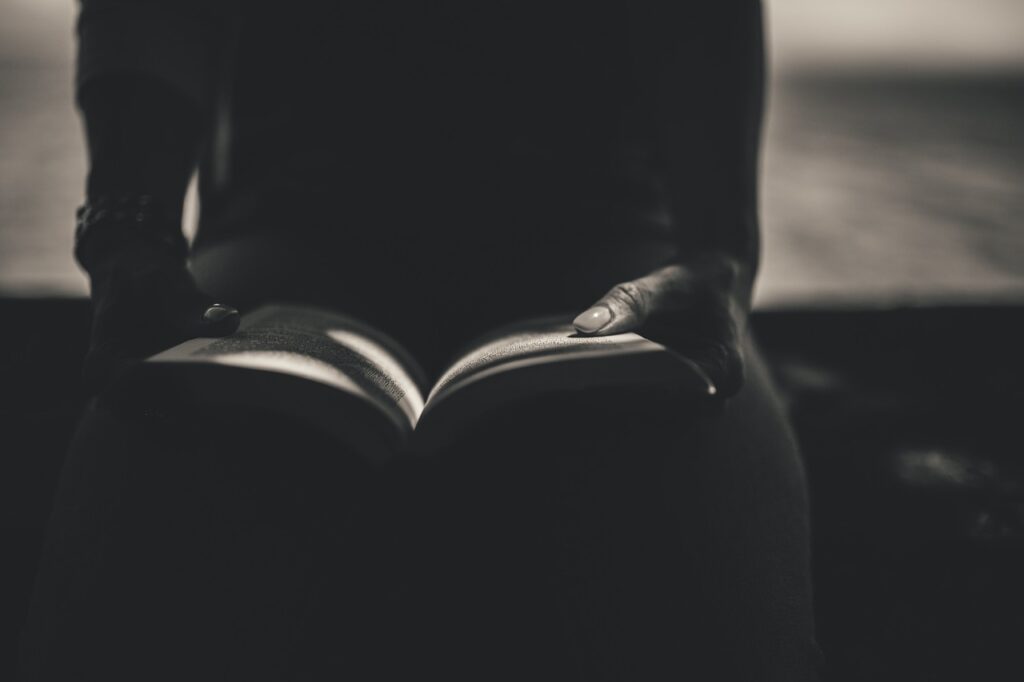 HSPが他人の言動を深読みしすぎる原因とは？